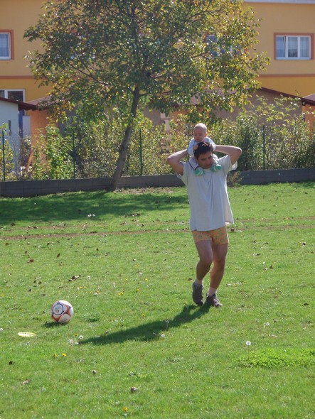 .. a polední fotbálek v Radave u Podhájskej