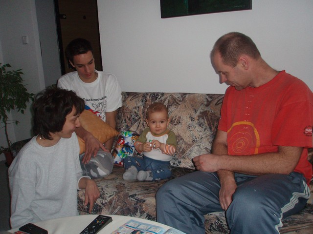 V Kralupech jsem dostal k svátku auťák.jpg